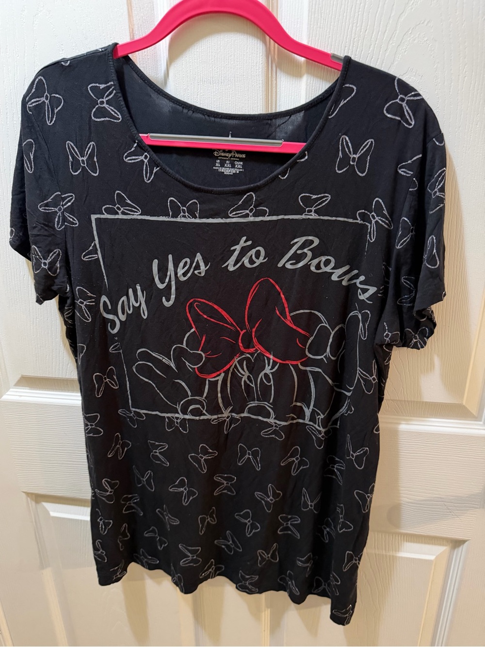 Gently Used Woman’s Disney Minnie Mouse 
T-Shirt